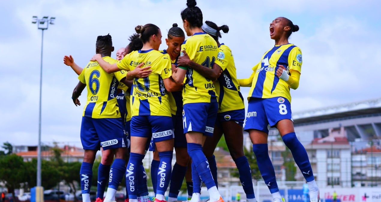 Fenerbahçe Qadın Futbolunda 17 yeni imza