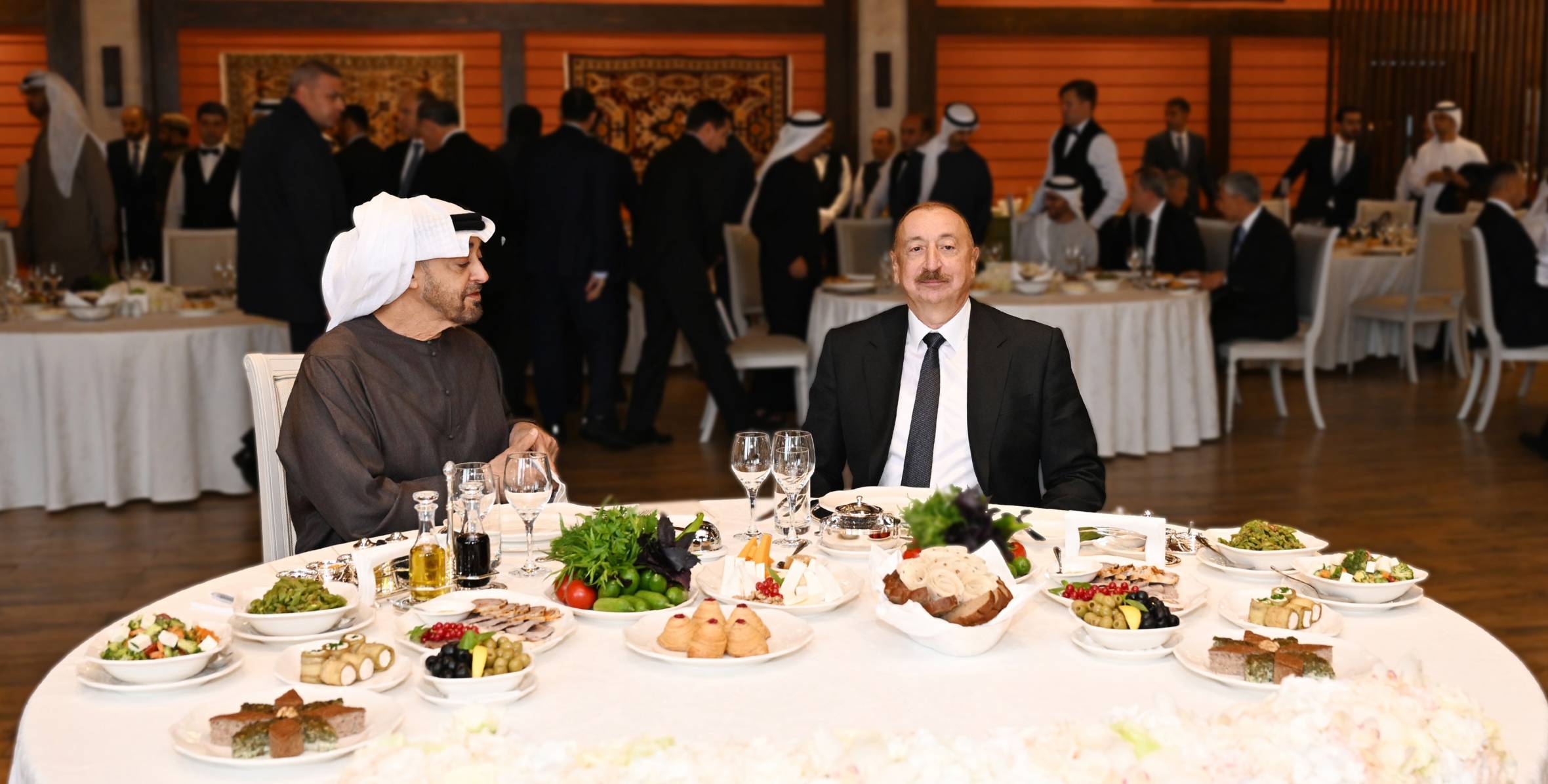Prezident Əliyev Şuşada BƏƏ həmkarına rəsmi nahar verdi