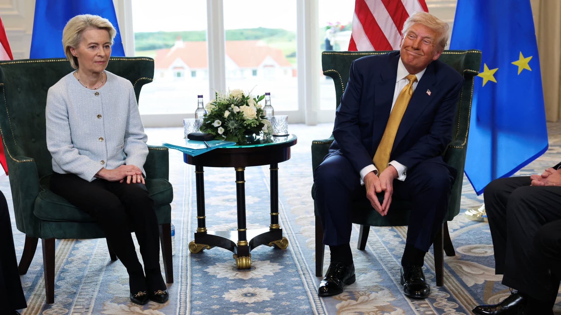 Trump rəqəmsal vergi tətbiq edənləri əlavə tariflərlə hədələyir