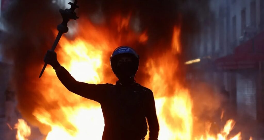 Tension in France: Partial curfew imposed, declaration of state of emergency being discussed