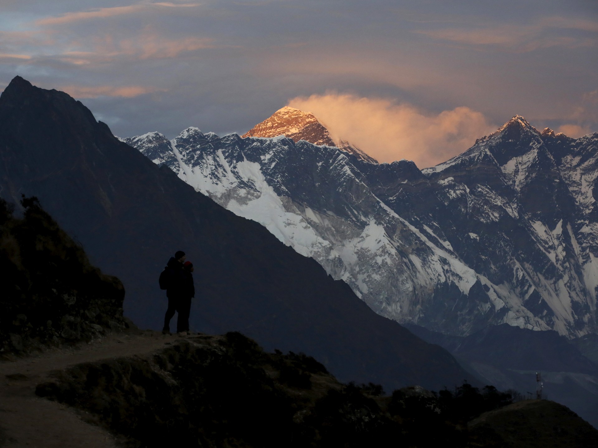 Everestdə ilk: Polşalı alpinist oksigensiz xizəklə endi