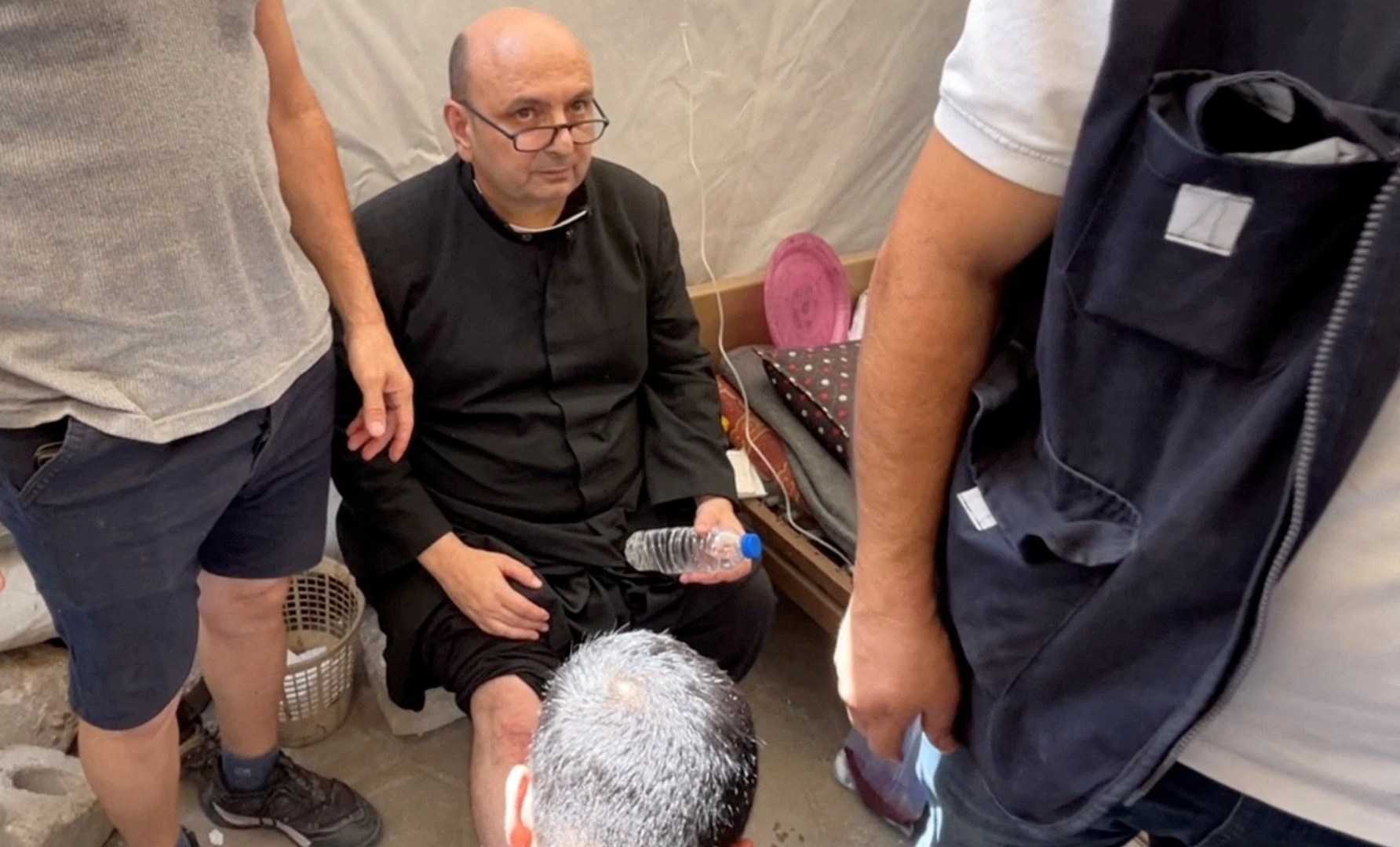 İsrail Qəzzanın yeganə Katolik kilsəsini vurdu: Yaşlı və uşaqlar sığınırdı