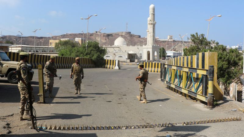 Houtis target presidential palace in Aden: Casualties reported