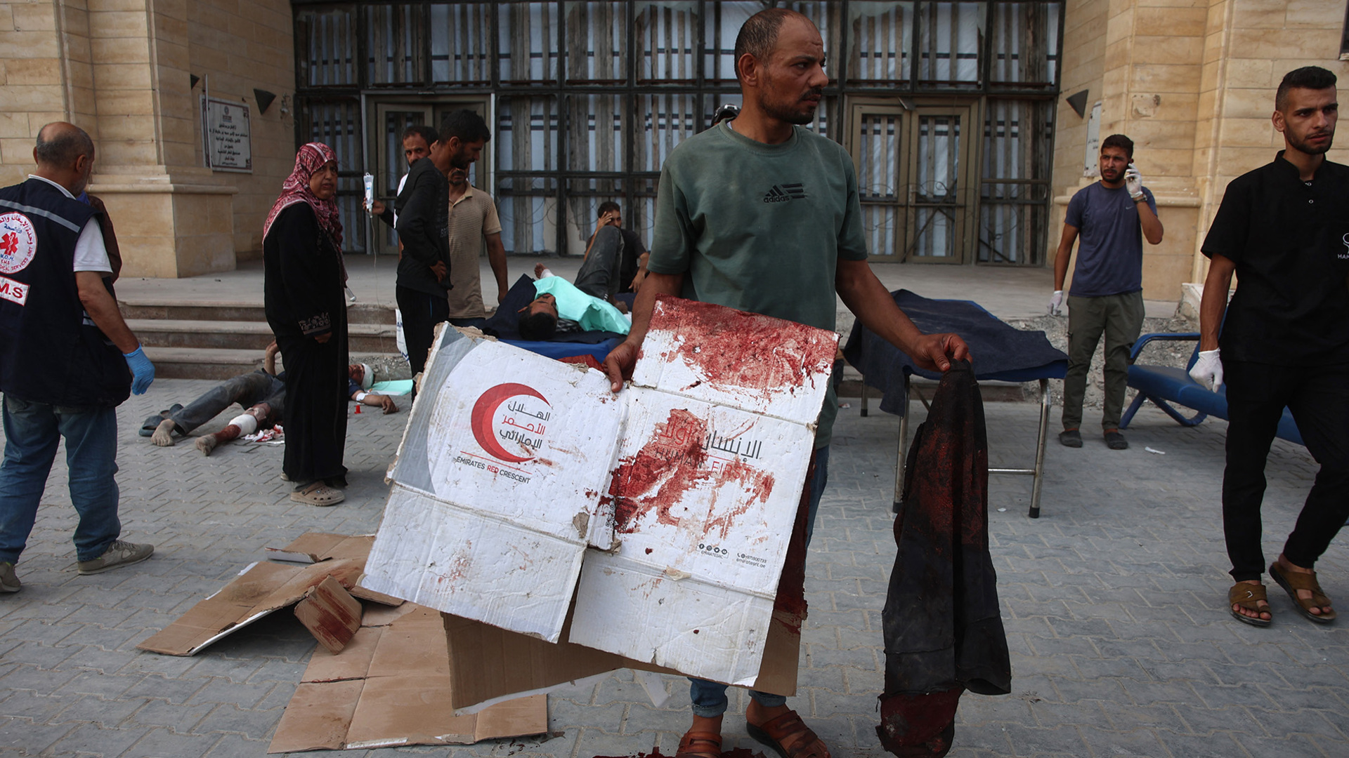 Qəzzada yardım mərkəzində ölümlər; UNRWA rəhbəri prosesi sərt tənqid edir