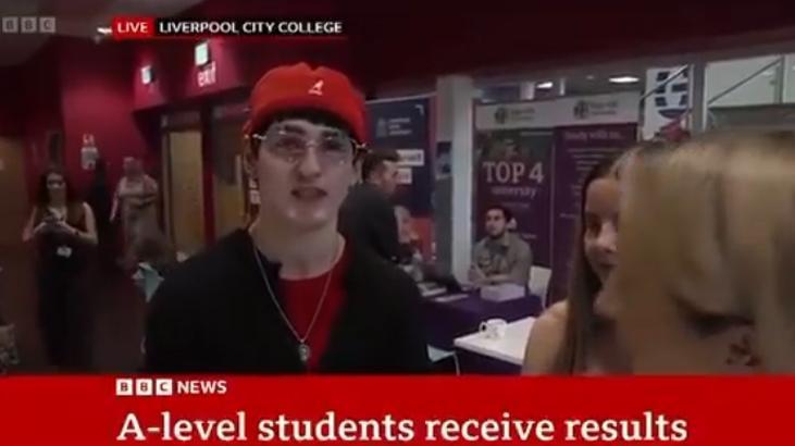 BBC-də Canlı Yayım Kəsildi Britaniyalı Tələbə Xəbər Kanalını Soyqırım Ortağı Adlandırdı