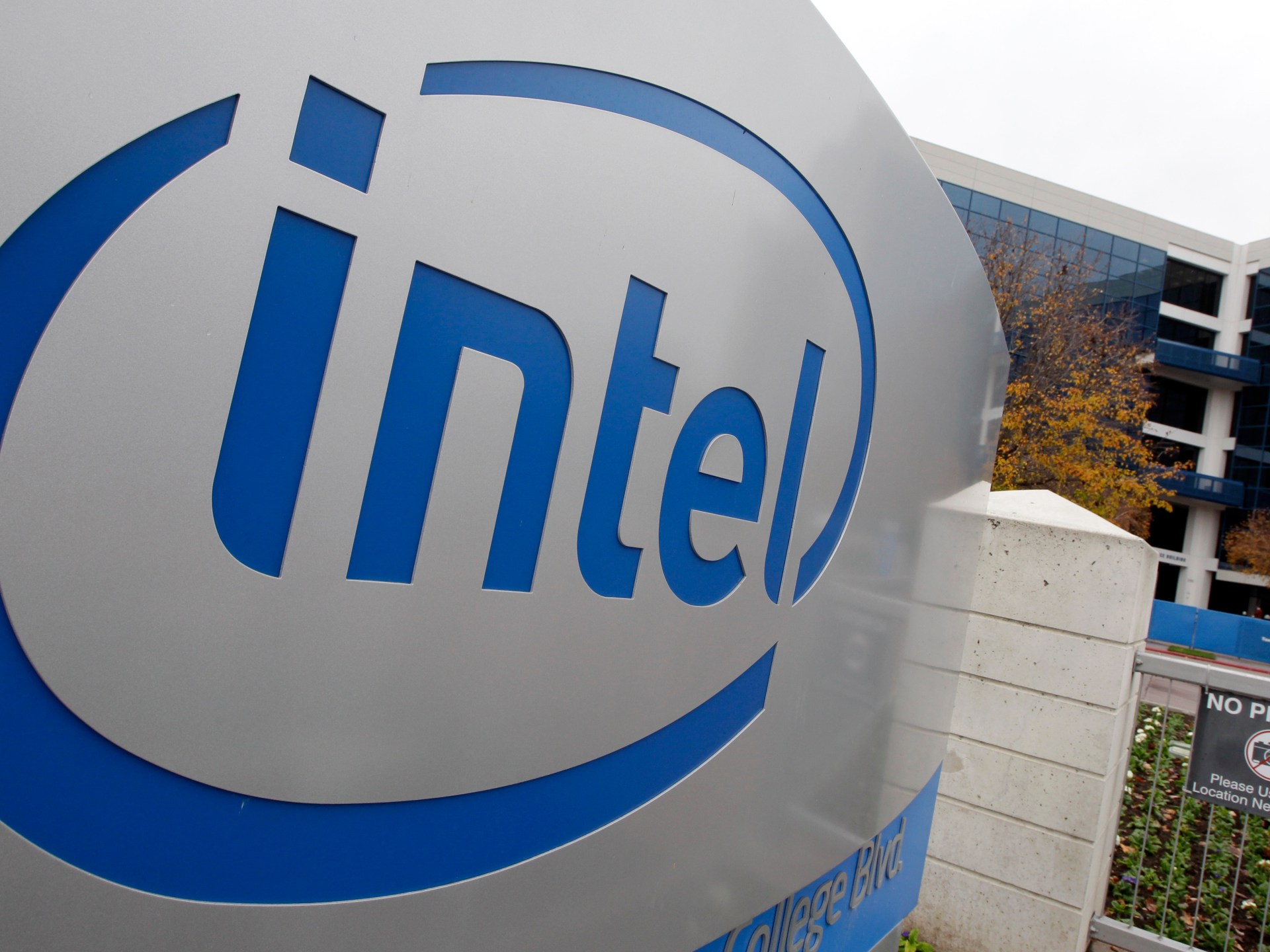 Bernie Sanders, Intel Sövdələşməsində Trampın Hökumət Hissəsinə Dəstək Verdi