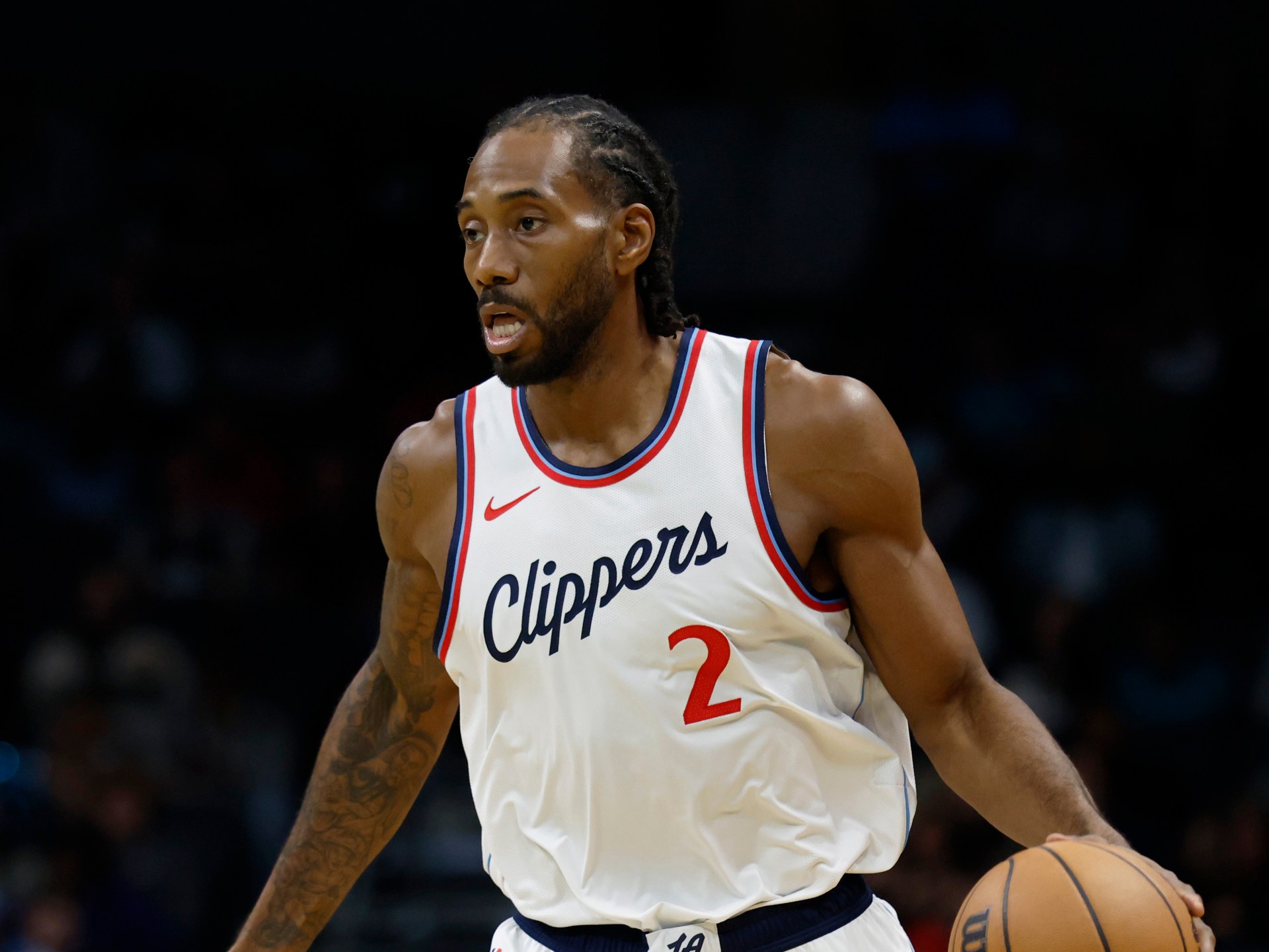 NBA Kawhi Leonard-Clippers sponsorluq müqaviləsini araşdırır