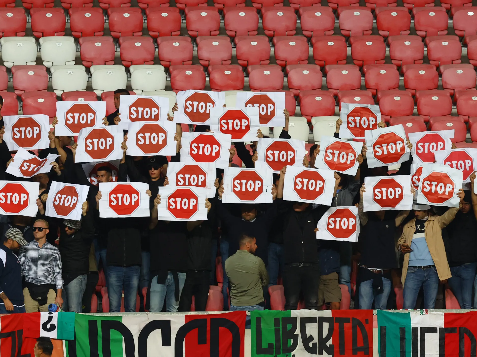 Fələstin etirazçıları İtaliya millisinin İsrail matçı məşqinə yönəldi