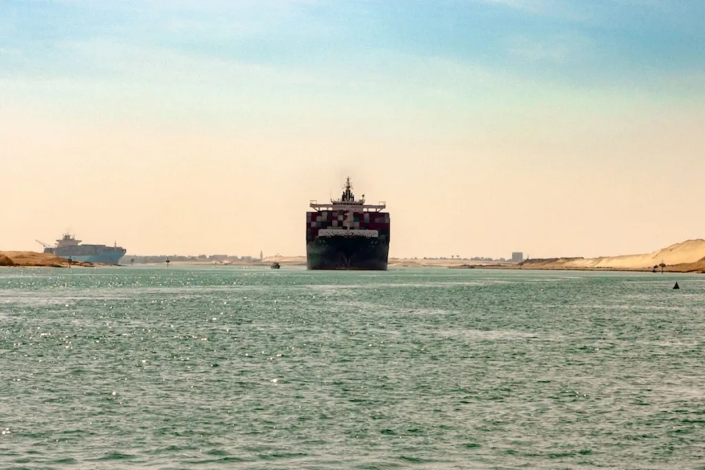 От Суэца до Ормуза: Исторические повторения западных интервенций