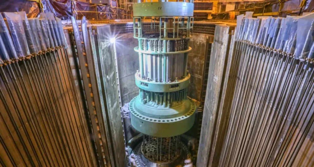 Американская компания Deep Fission запустила ядерный проект на глубине 1800 метров под землей с инвестициями в 80 миллионов долларов.