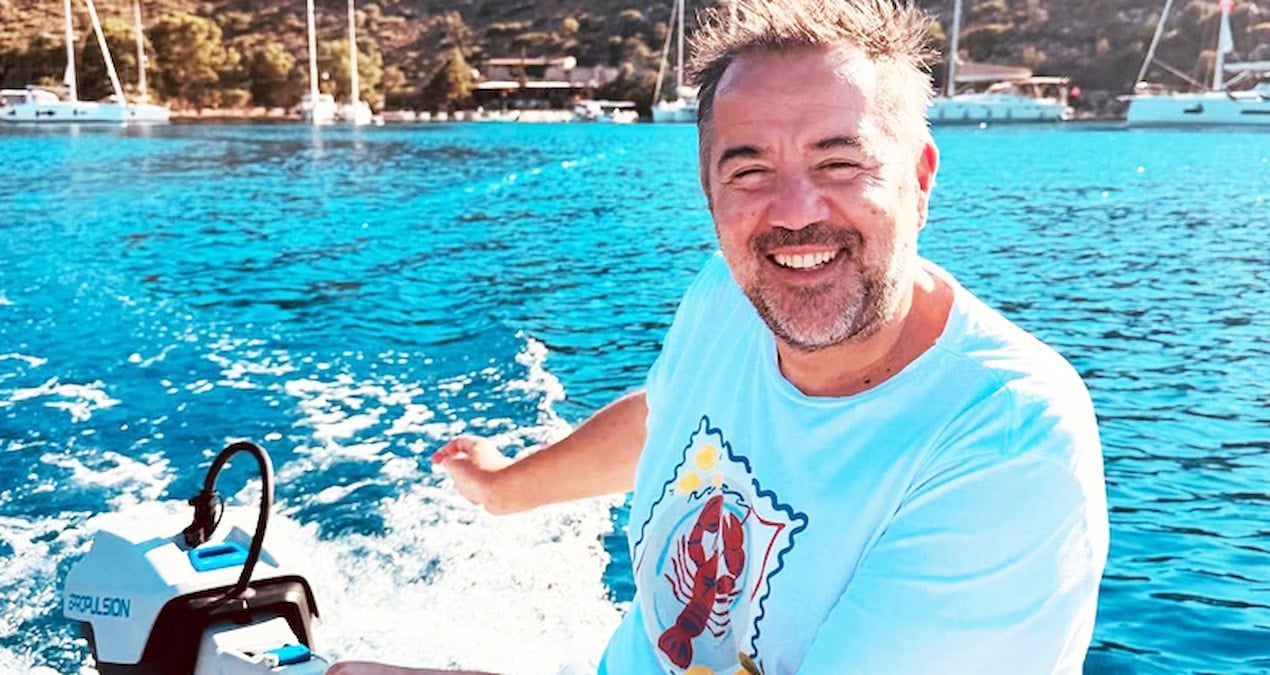 Ata Demirer mayosundan çıxan qeydə kövrəldi
