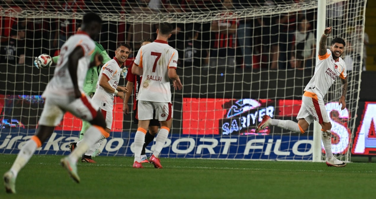 Qalatasaraylı futbolçu ilk dəfə fərqləndi