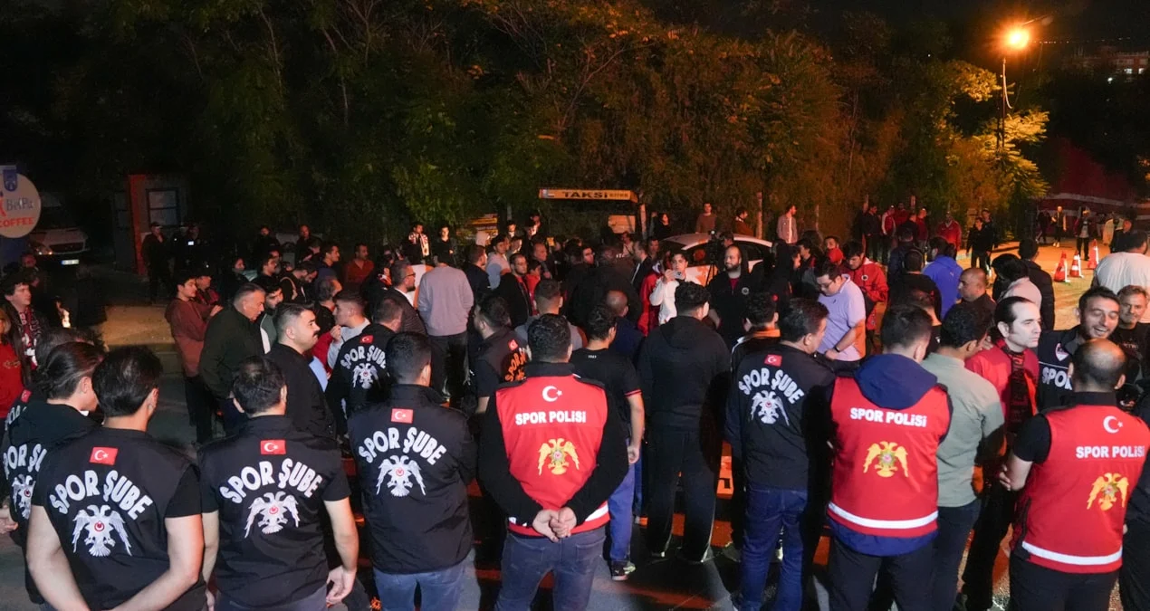 Super Liqa komandasında qarışıqlıq yaşanır, azarkeşlər bazaya axın edir