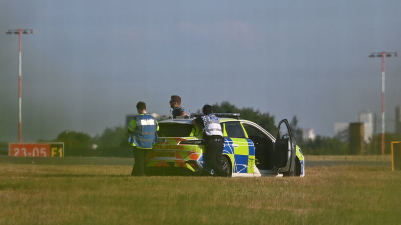 London Southend: Kiçik təyyarə düşdü
