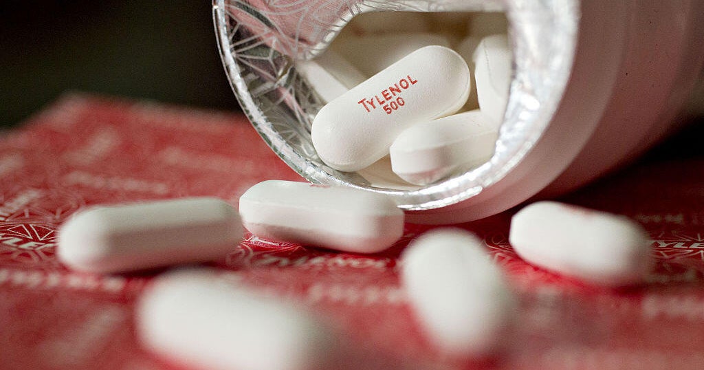 Tramp autizm açıqlaması planlaşdırır, Tylenol istehsalçısı və tibb mütəxəssisləri etiraz edir