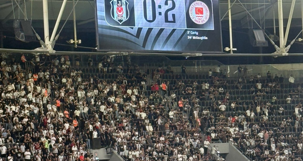 Beşiktaş azarkeşləri komandanı etiraz etdi