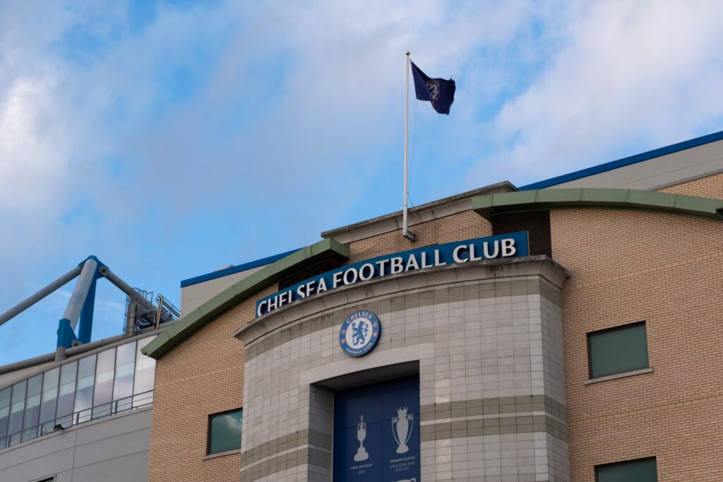Unexpected incident in Chelsea-Everton match: Emi Martinez rushed to hospital
