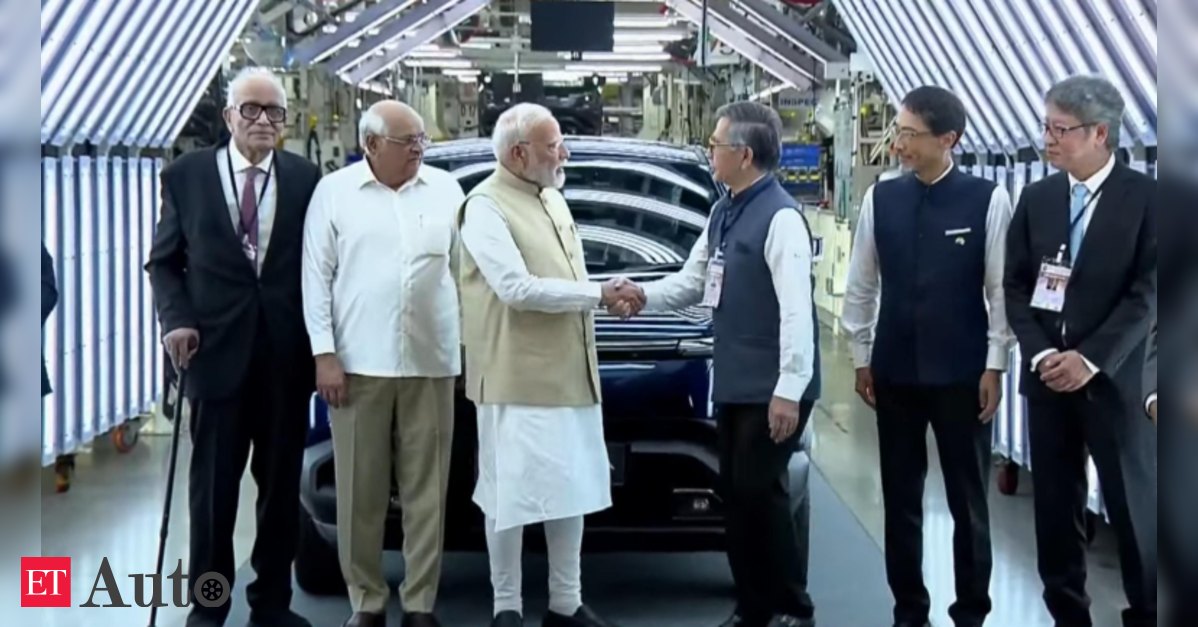 PM Modi Maruti Suzuki-nin e-Vitara modelini təqdim etdi