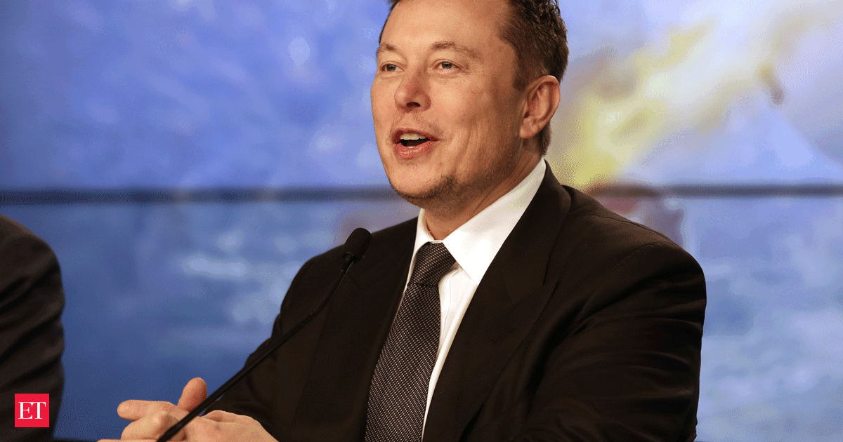 Maskın sürücüsüz nəqliyyatla Tesla dönüşü