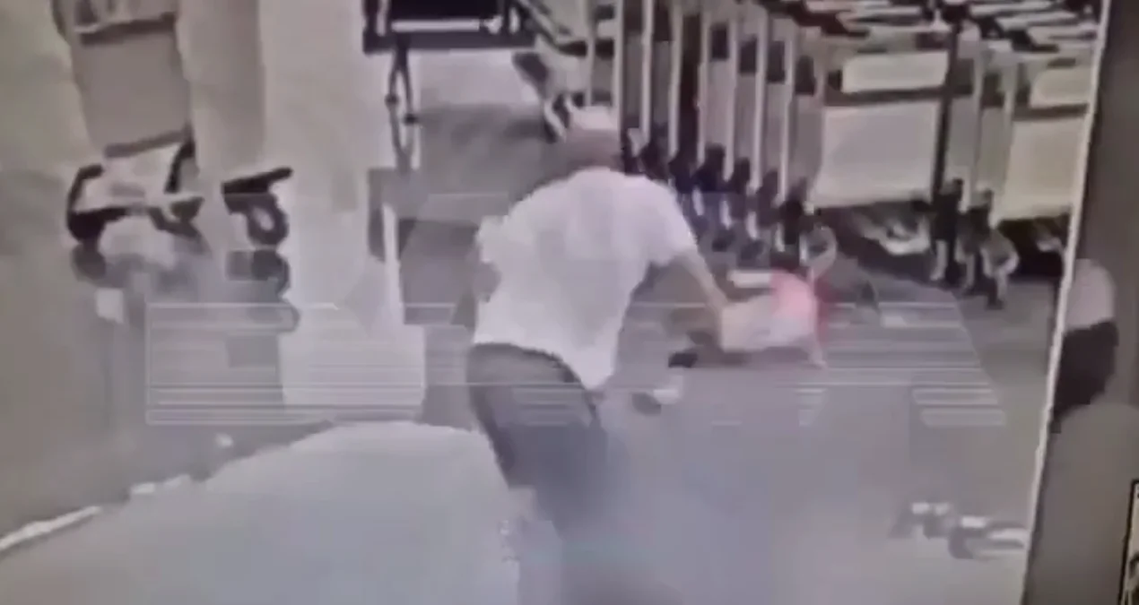 Narkoman İranlı olduğuna görə 18 aylıq körpəyə hücum etdi