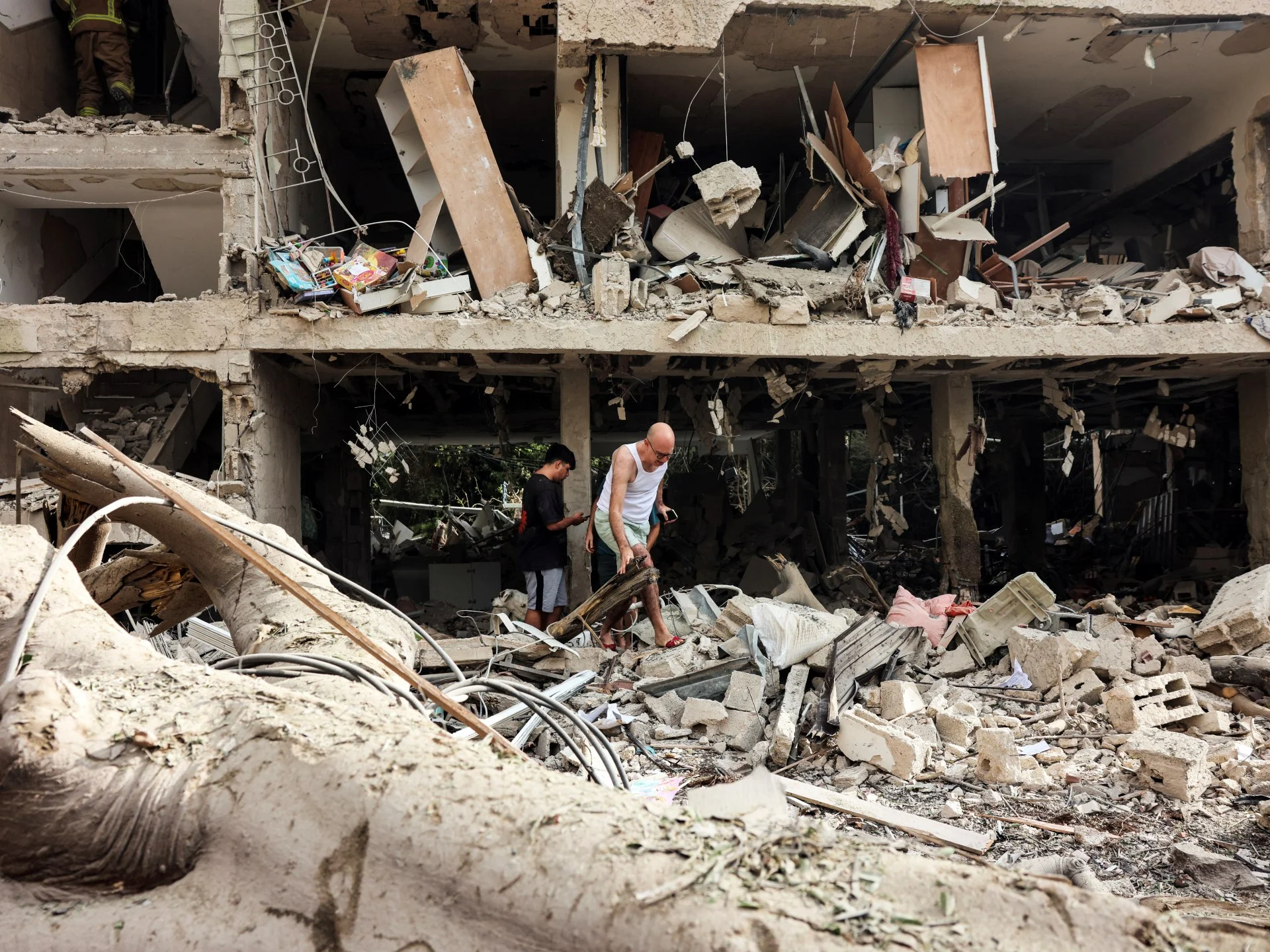 ABŞ İranın nüvəsini bombaladı, İran İsrailə raket vurdu.
