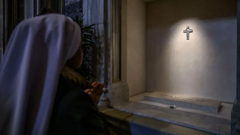 Şəkillər: Dünya Papa Fransiskə yas tutur