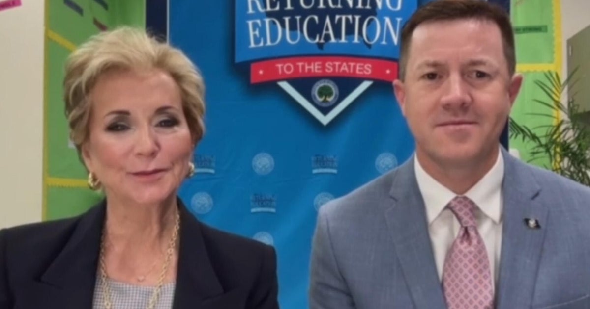 Linda McMahon təhsil nazirliyinin buraxılmasını müdafiə edir