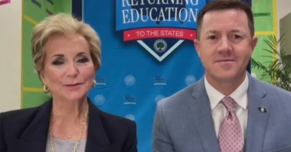 Linda McMahon təhsil nazirliyinin buraxılmasını müdafiə edir