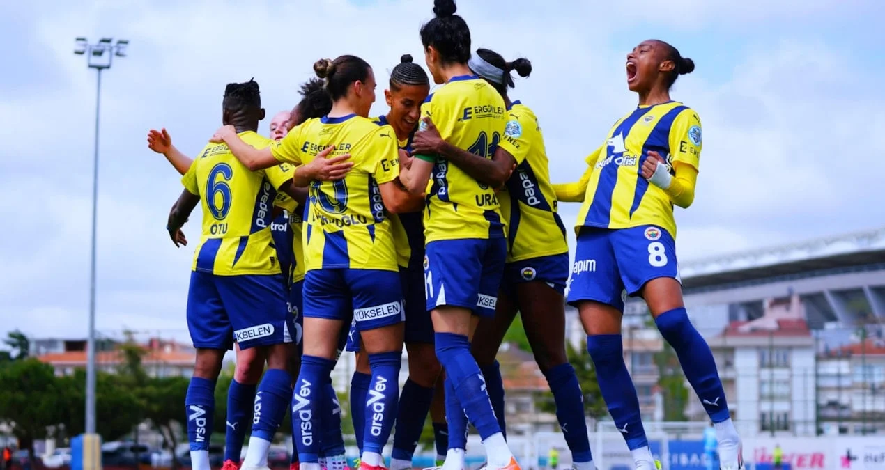 Fenerbahçe Qadın Futbolunda 17 yeni imza
