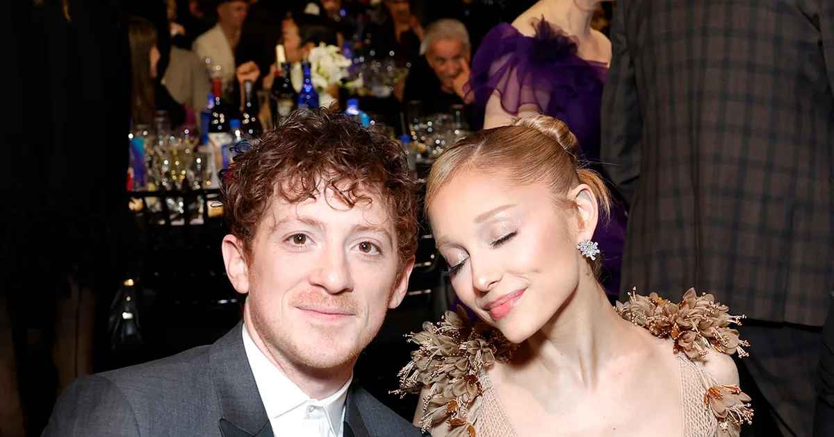 Ethan Slater Ariana Grande münasibətləri barədə