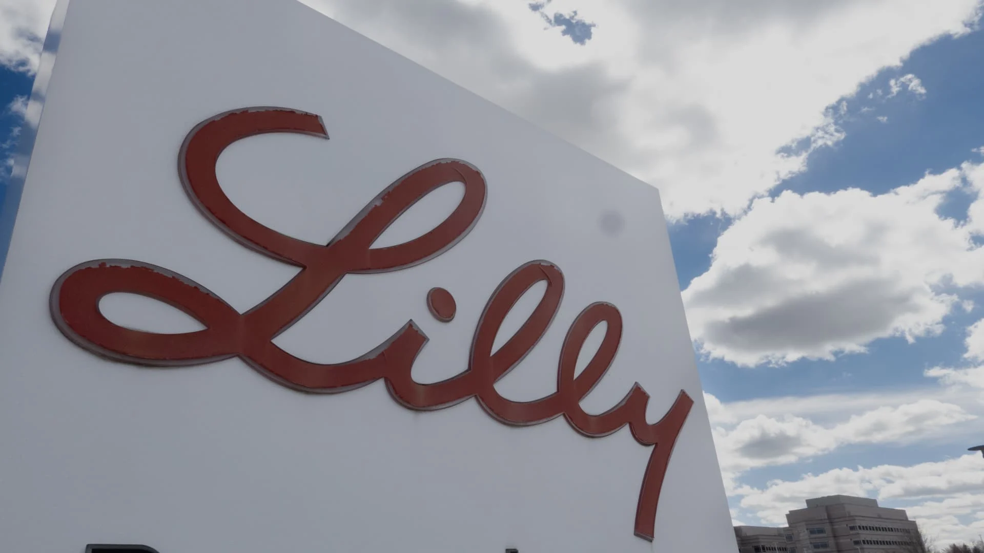 Eli Lilly 1 trilyon dollar bazar dəyərinə yüksəldi Səhiyyədə bir ilk