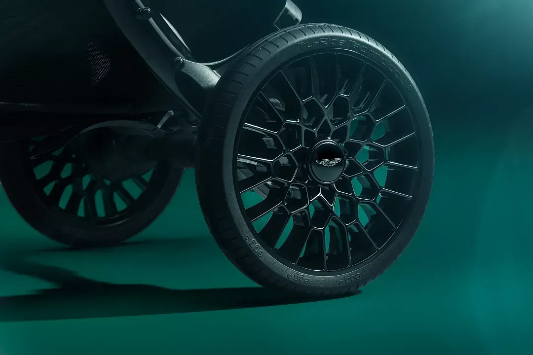 Aston Martin lüks uşaq arabası təqdim edir