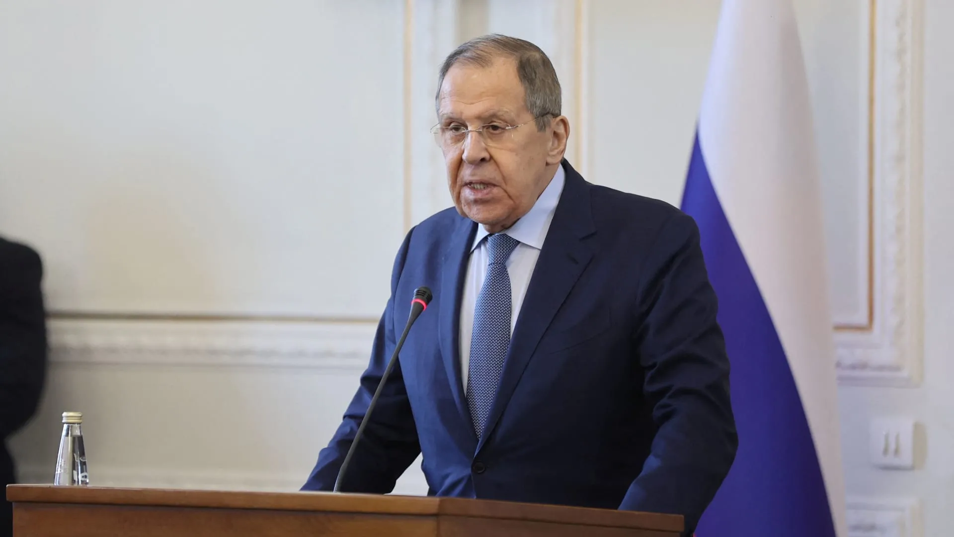 Lavrov: Putin-Zelenski görüşü planlanmır