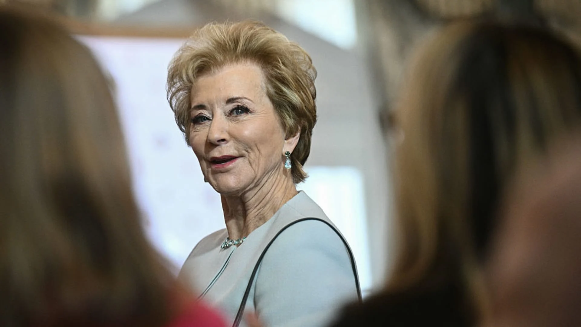 Tələbə borcalanları Təhsil Departamentinin bölünməsindən narahatdır