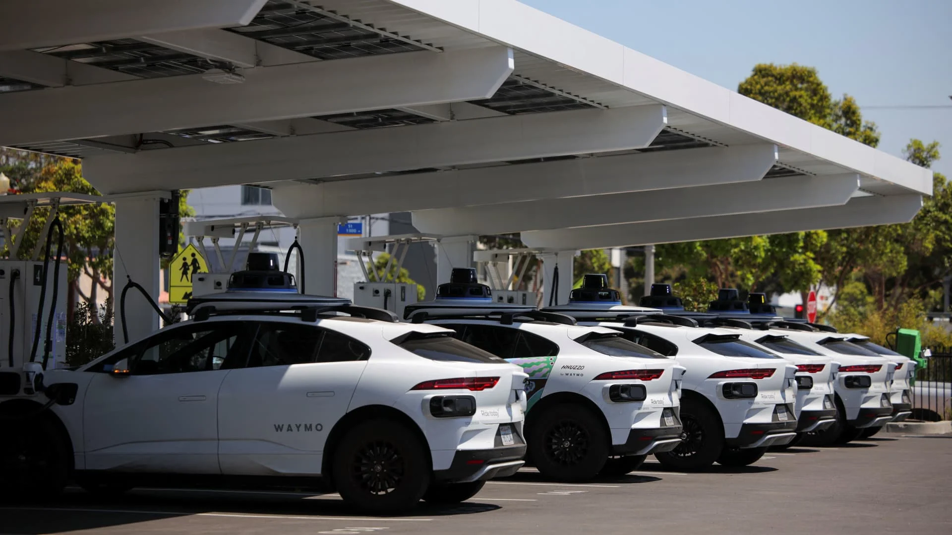 Waymo Minneapolis Tampa New Orleansda insan sürücülü sınaqlara başlayır