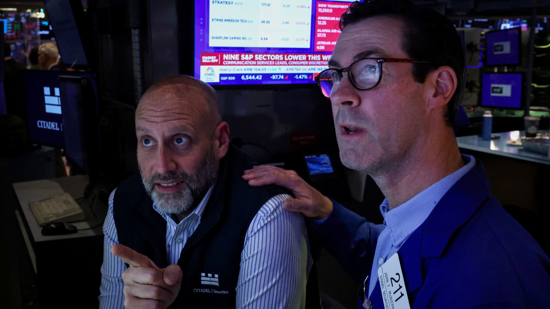 Sİ səhmlərinin kəskin dalğalanması investorları silkələyir