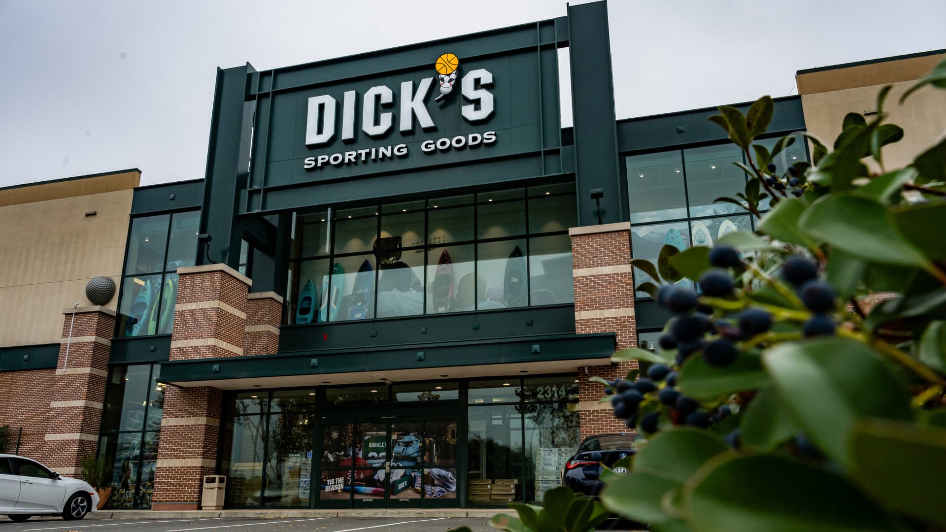 Dick's Sporting Goods (DKS) 2025 III rüb gəlirləri