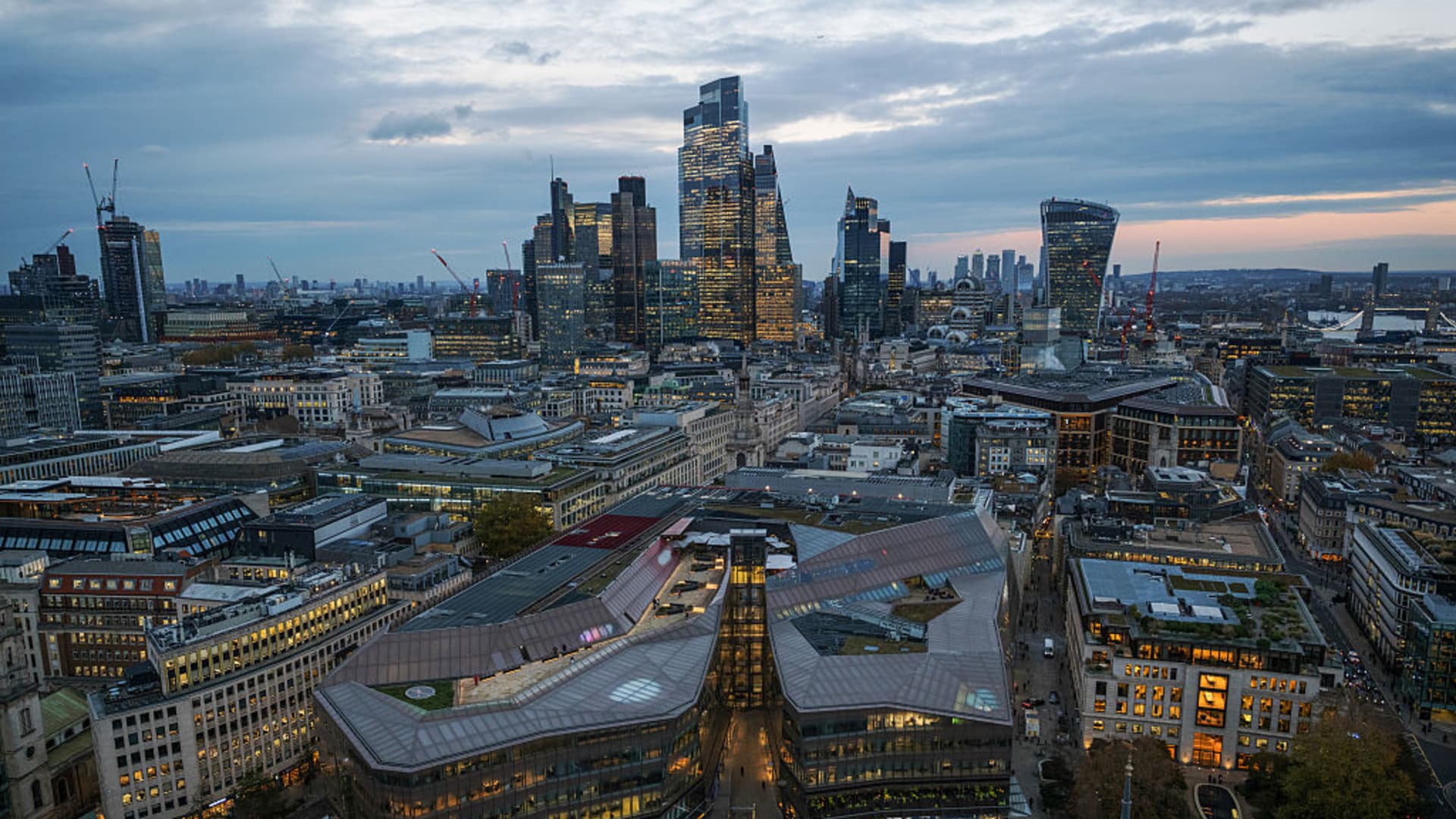 FED iclası və Ukrayna sazişi diqqət mərkəzində