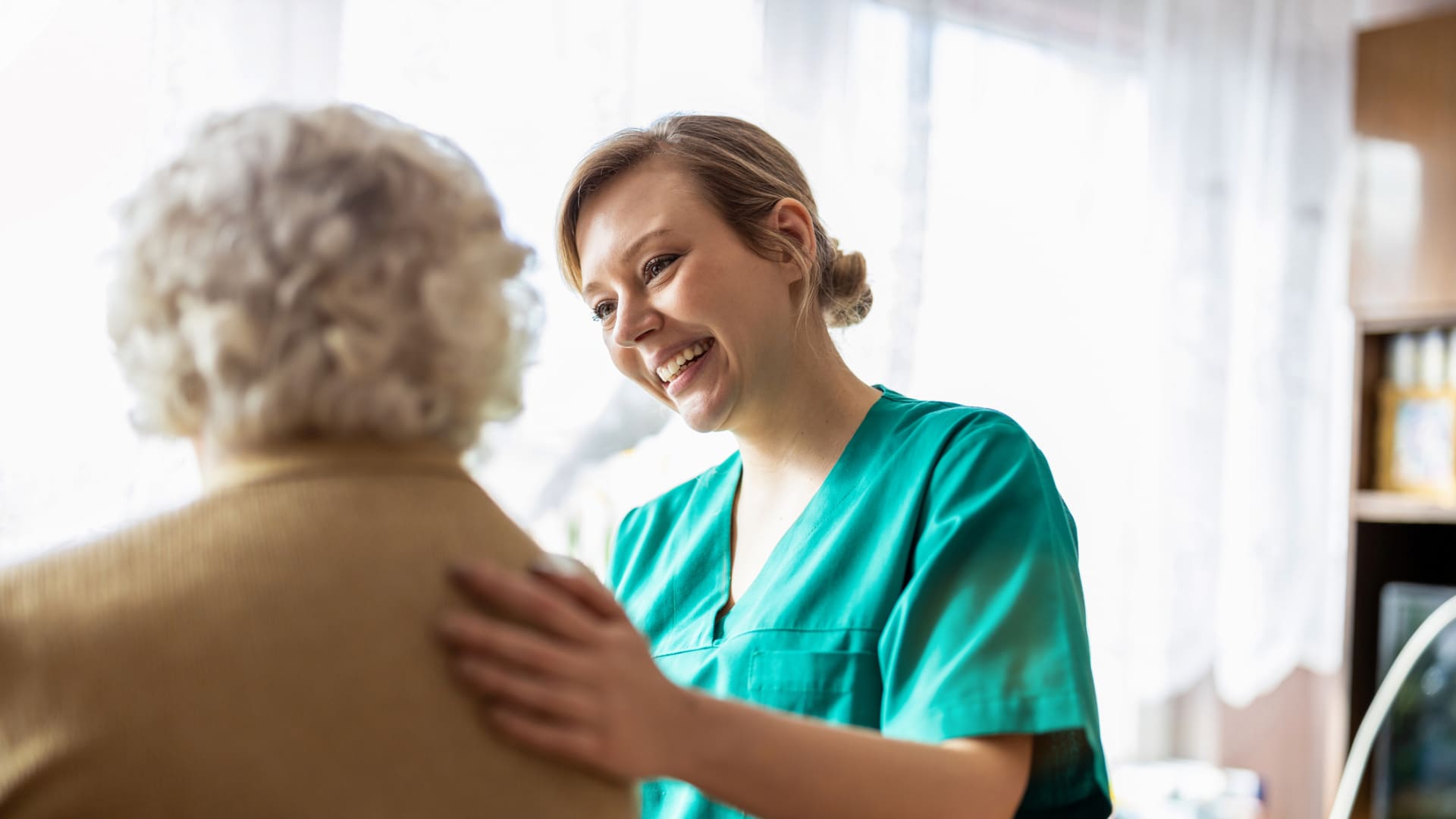 BLS-in proqnozu: Növbəti onillikdə 6 rəqəmli qazandıran ən sürətli böyüyən 10 peşə