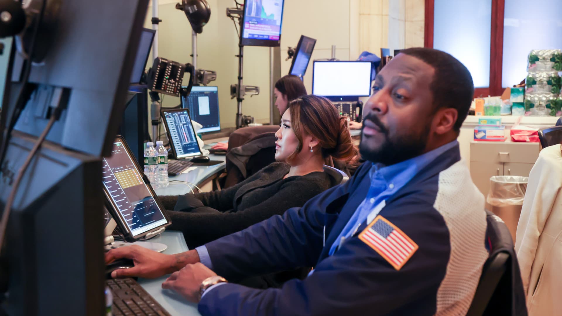 Dünya birjaları canlı: Son vəziyyət