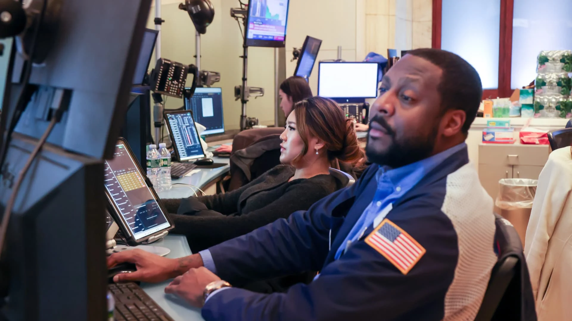 Dünya birjaları canlı: Son vəziyyət