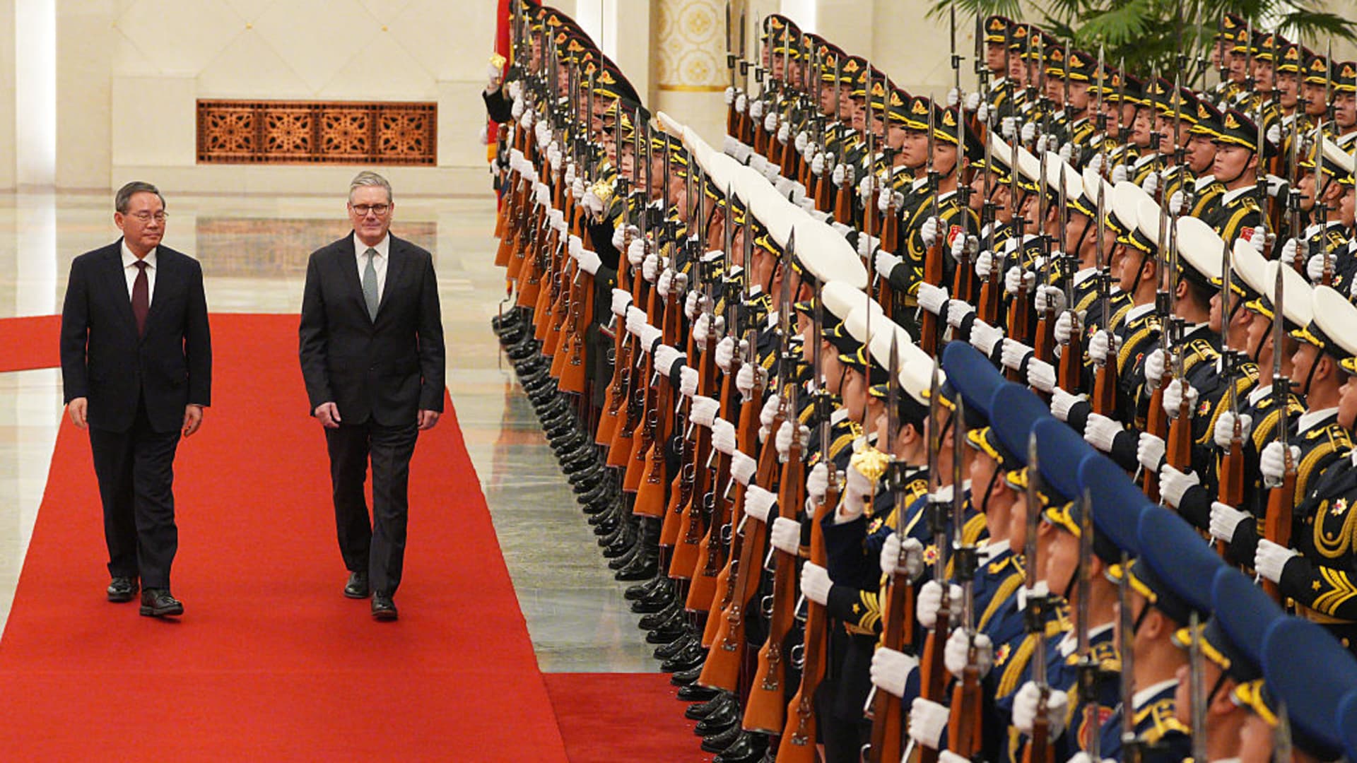 Tramp Çinlə rəqabətdə riskə gedir: Dünya iqtisadiyyatı Pekinə yönəlir.