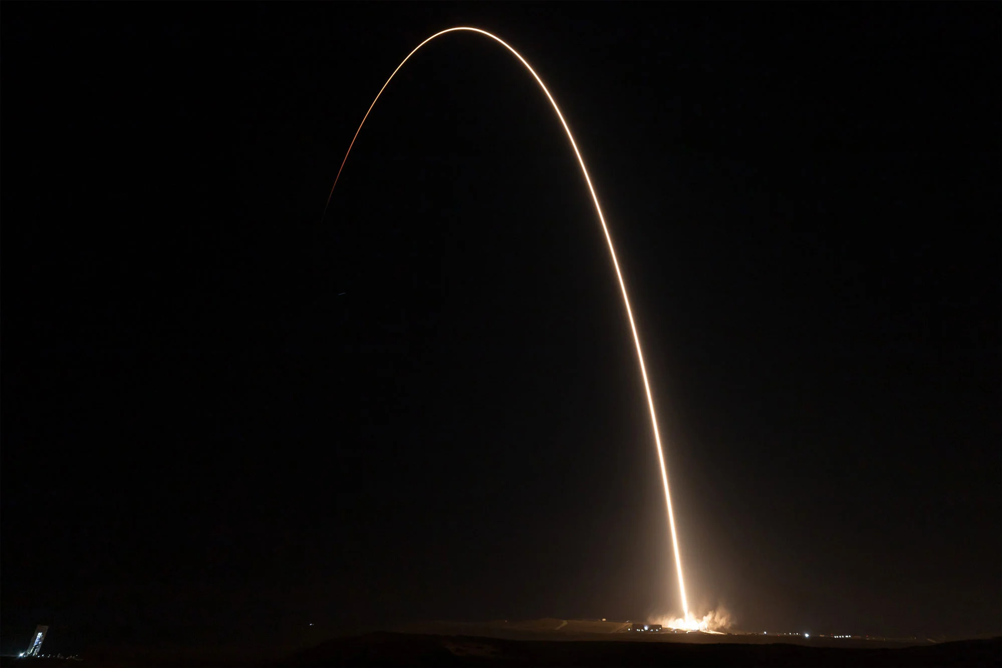 SpaceX 28 Starlink Peykini Orbitə Buraxdı