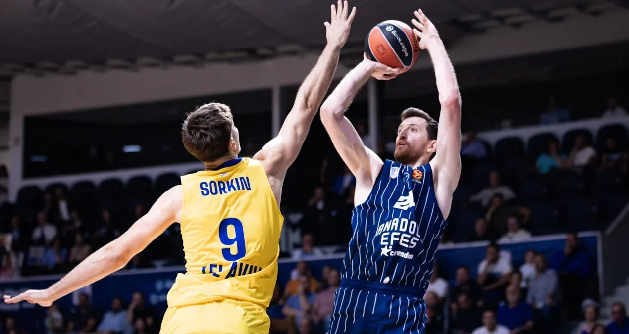 Anadolu Efes EuroLeague-də ilk qələbəsini qazandı