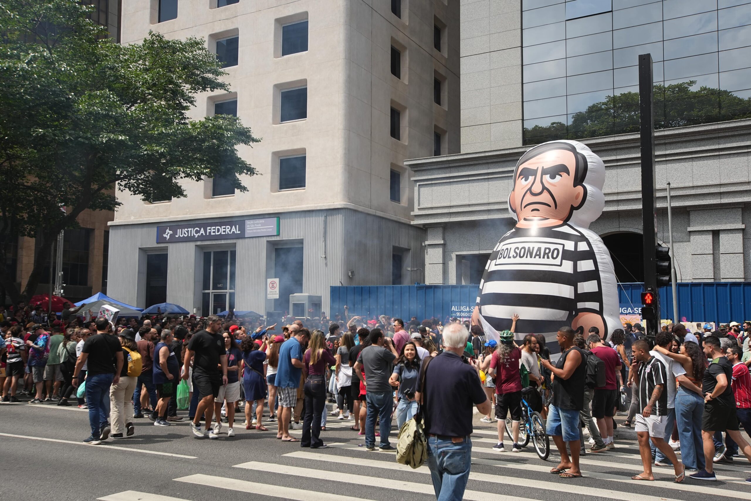 Braziliyada Bolsonaro-nun həbsi samba bayramına çevrildi