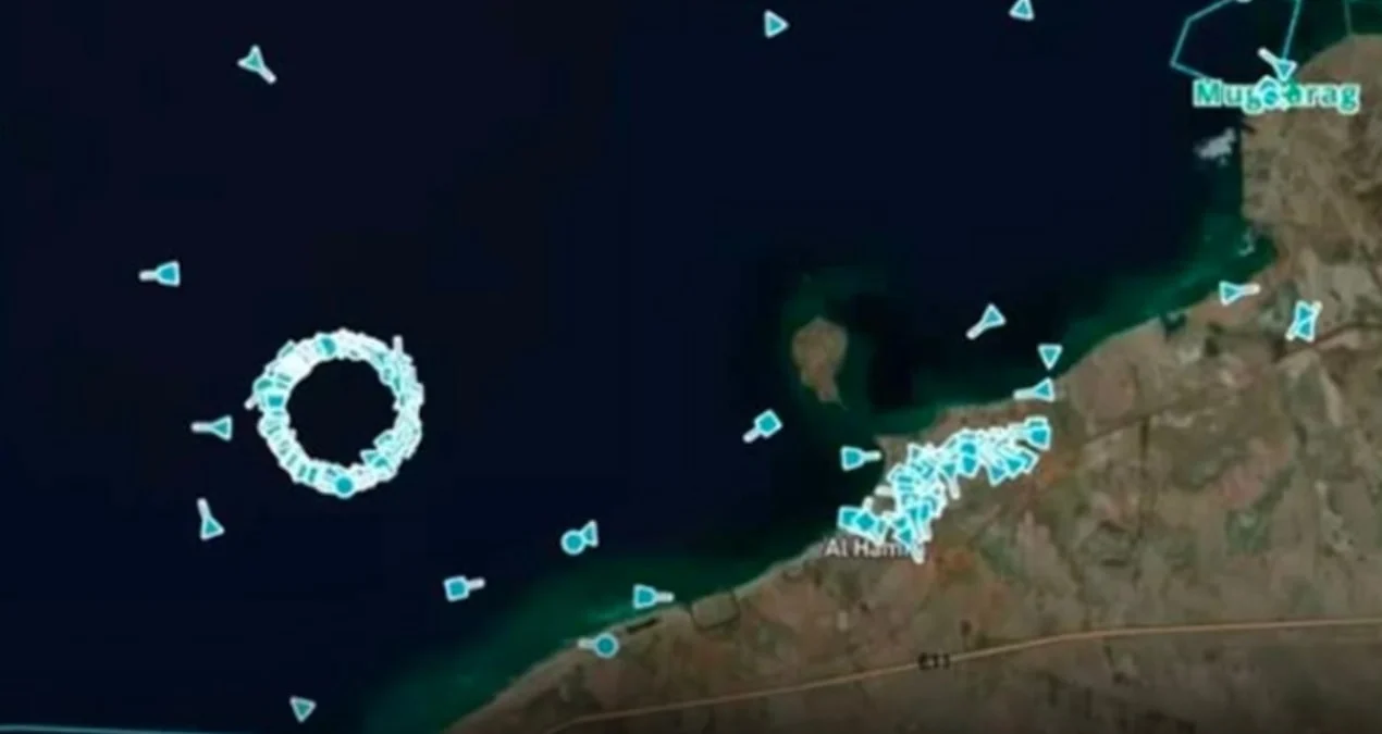 Hürmüz boğazını bürüyən elektronik maneə: Yüzlərlə gəmi tələyə düşdü