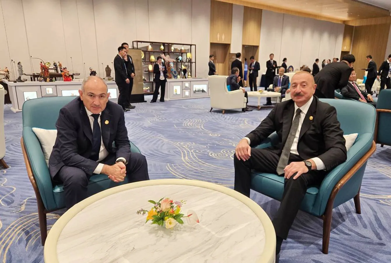 Əliyev Paşinyanla görüşdü