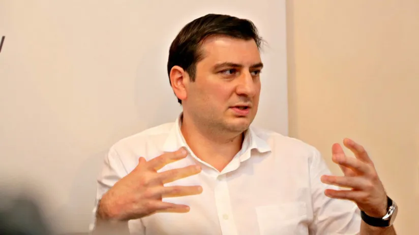 "Zərərçəkən" Azər Qasımlının öz pulunu tələb etdiyini etiraf etdi