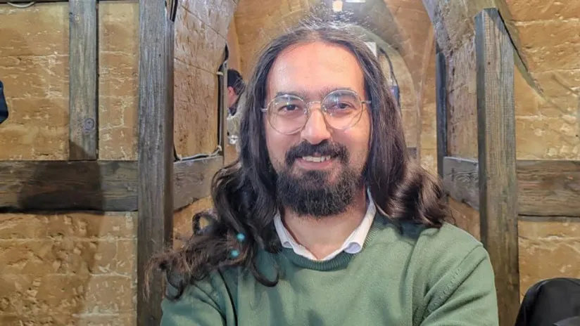 Müəllim "Facebook" paylaşımlarına görə işdən çıxarıldı
