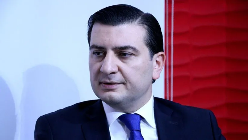 Hakim vəkilləri susdurub "zərərçəkən" əvəzinə cavab verdi